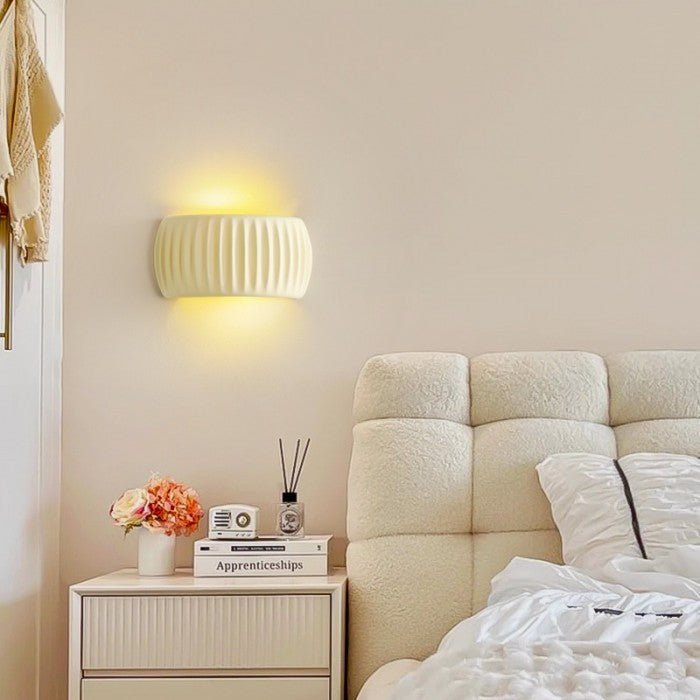 RibbedGlow – Luxus Wandleuchte mit moderner Eleganz