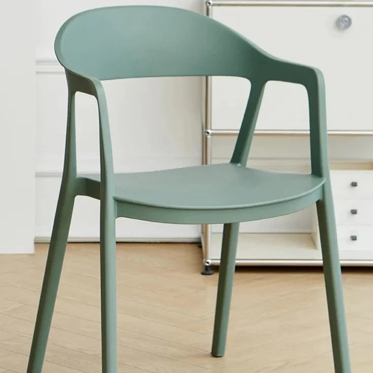 Moderner Esszimmerstuhl im minimalistischen Stil