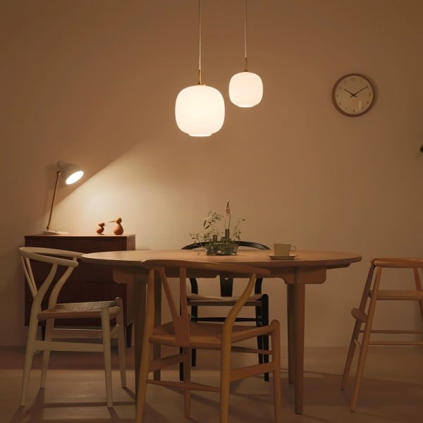 Garduru Skandinavische Opalglas-Pendelleuchte mit Radius