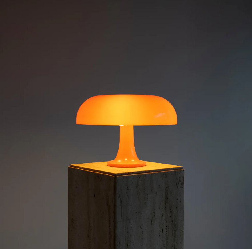 Garduru Tischlampe – Ikonisches Design und Warme Atmosphäre