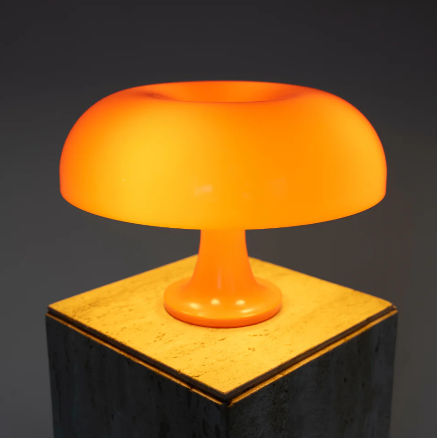 Garduru Tischlampe – Ikonisches Design und Warme Atmosphäre