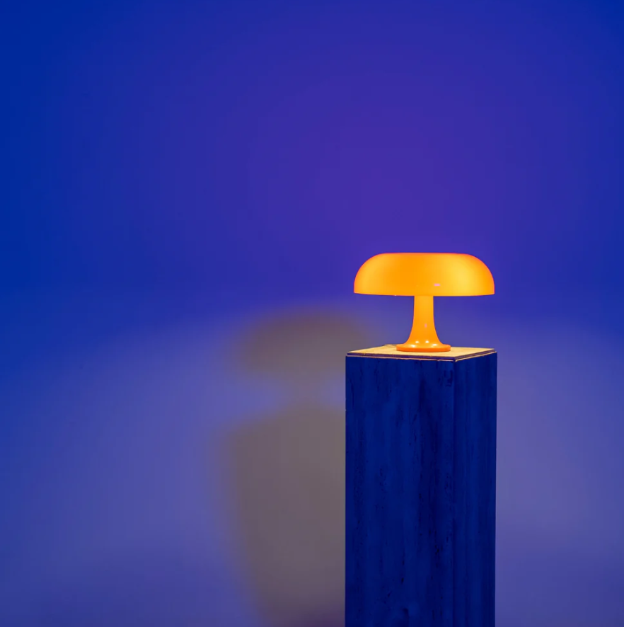 Garduru Tischlampe – Ikonisches Design und Warme Atmosphäre