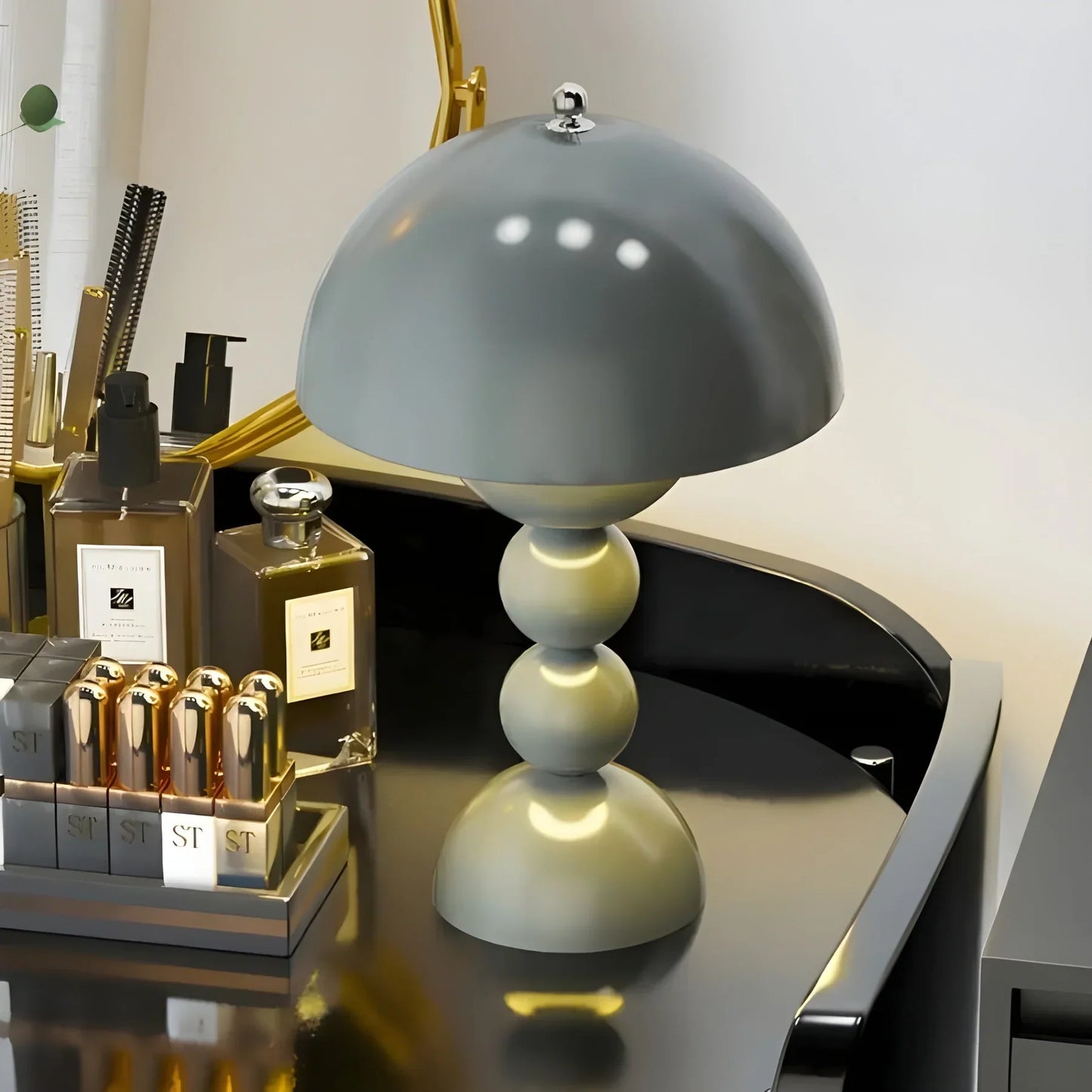 Moderne geometrische Tischlampe - Stilvolles skandinavisches Design mit buntem Fuß