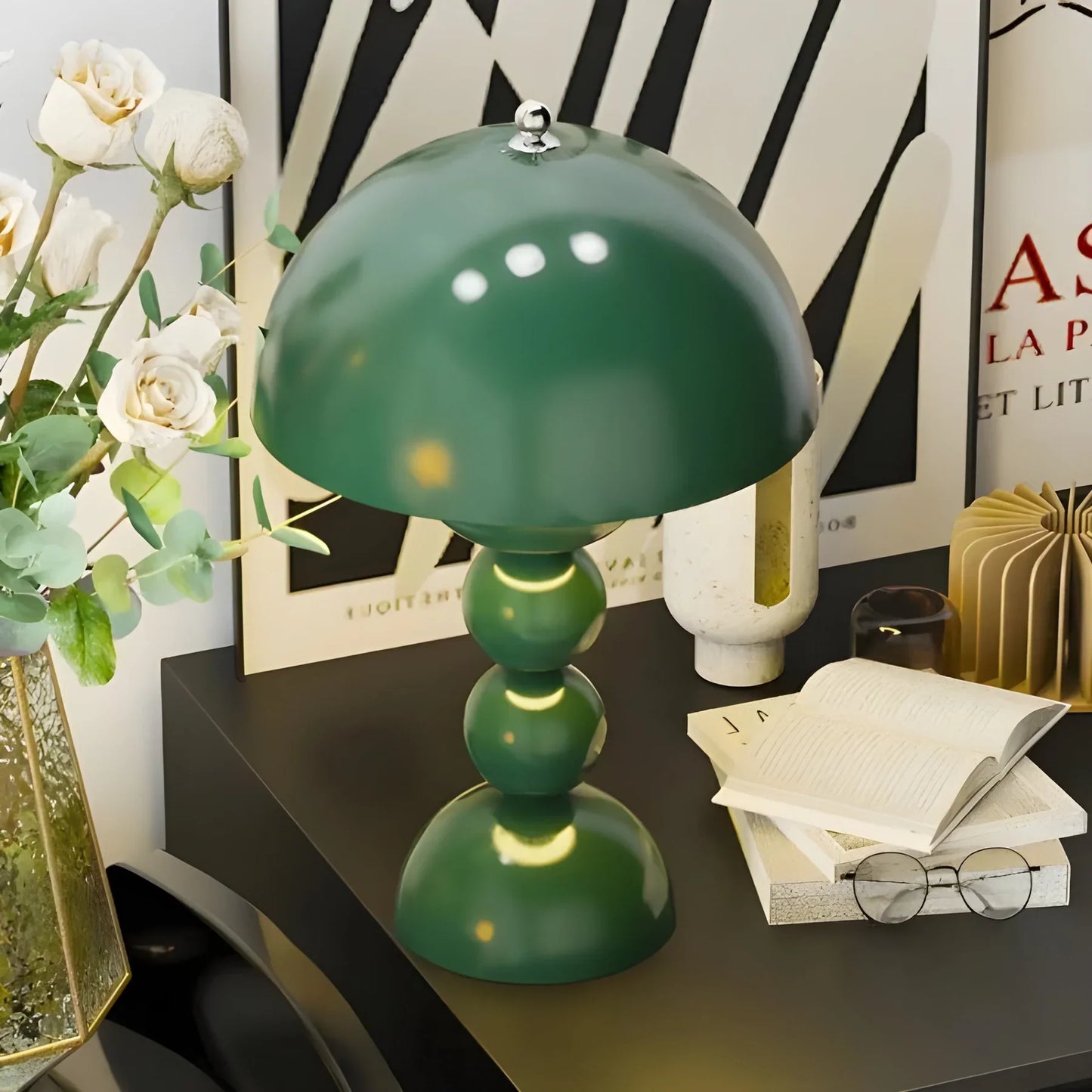 Moderne geometrische Tischlampe - Stilvolles skandinavisches Design mit buntem Fuß