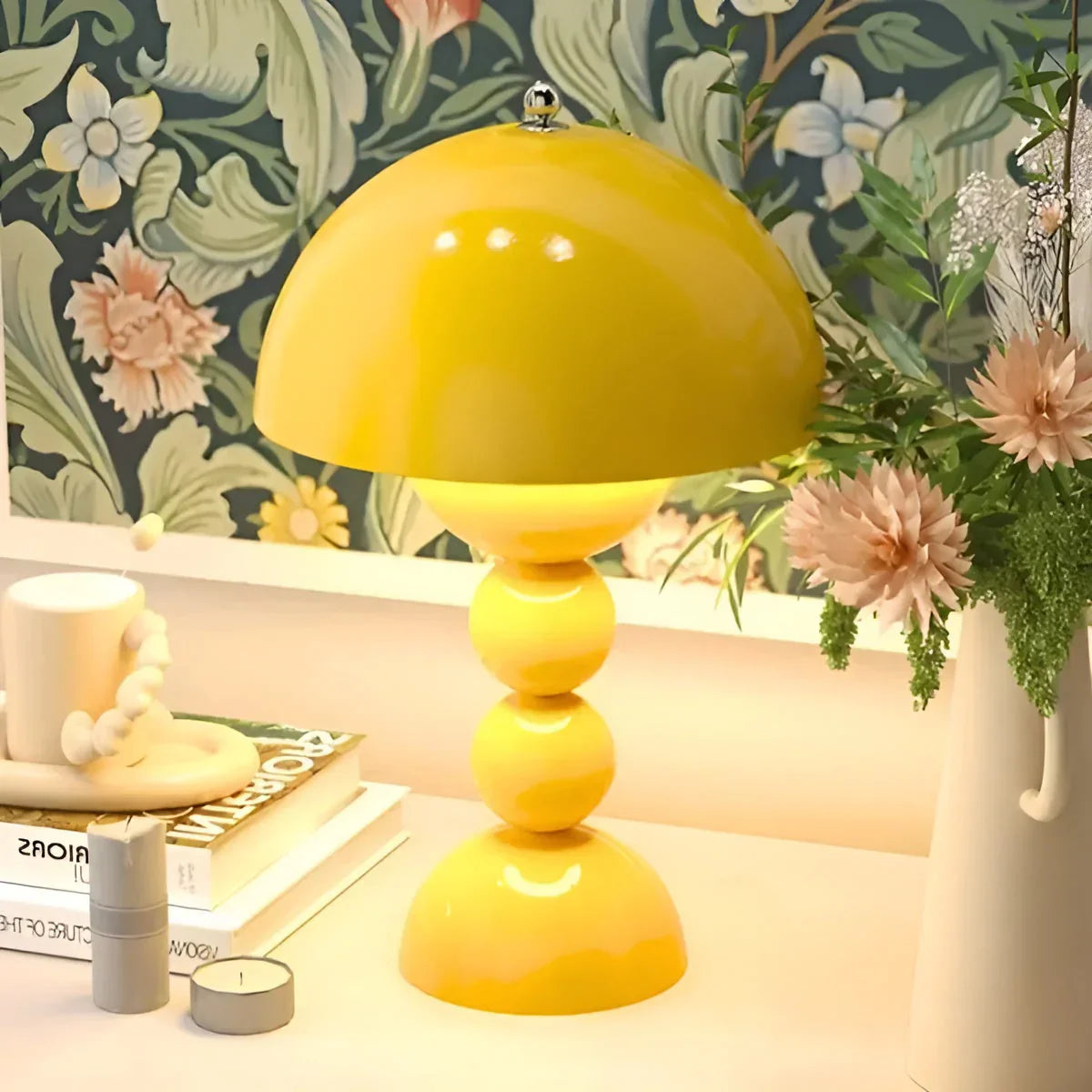 Moderne geometrische Tischlampe - Stilvolles skandinavisches Design mit buntem Fuß