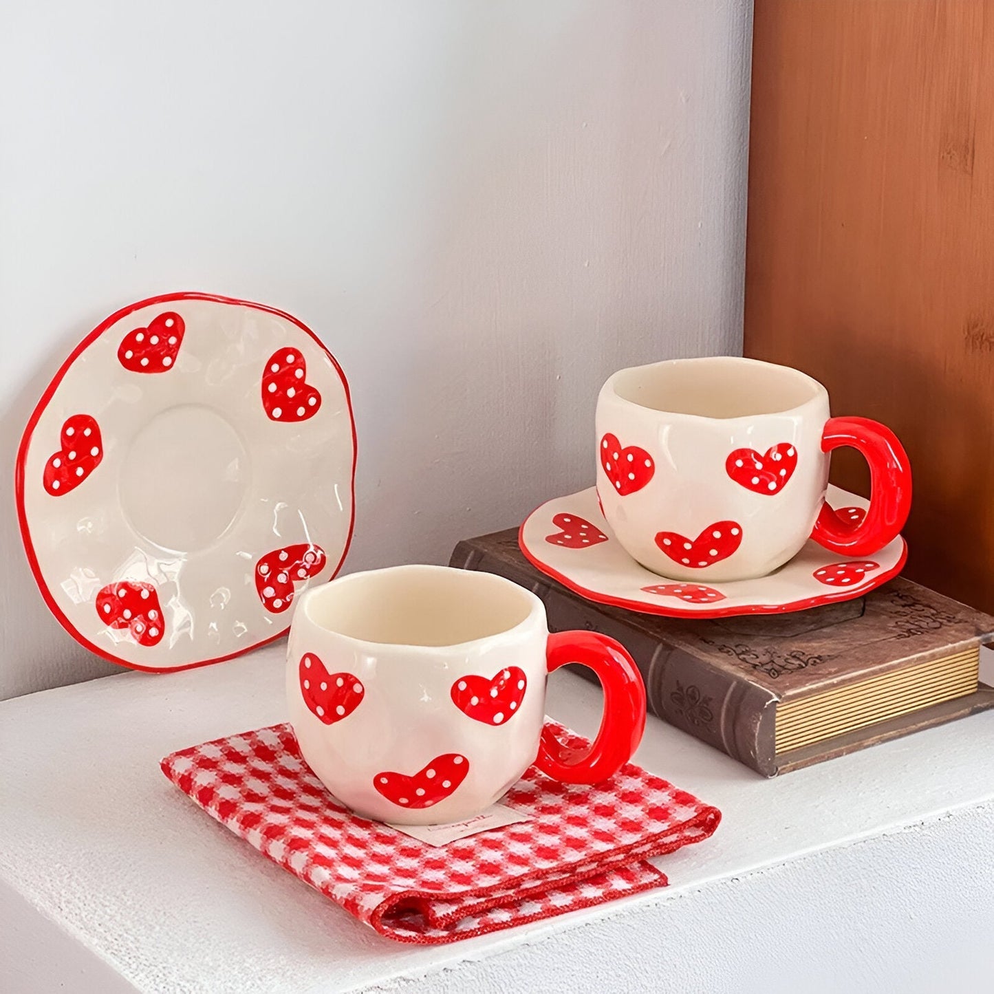 Musterhafte Keramiktasse & Untertassen-Set