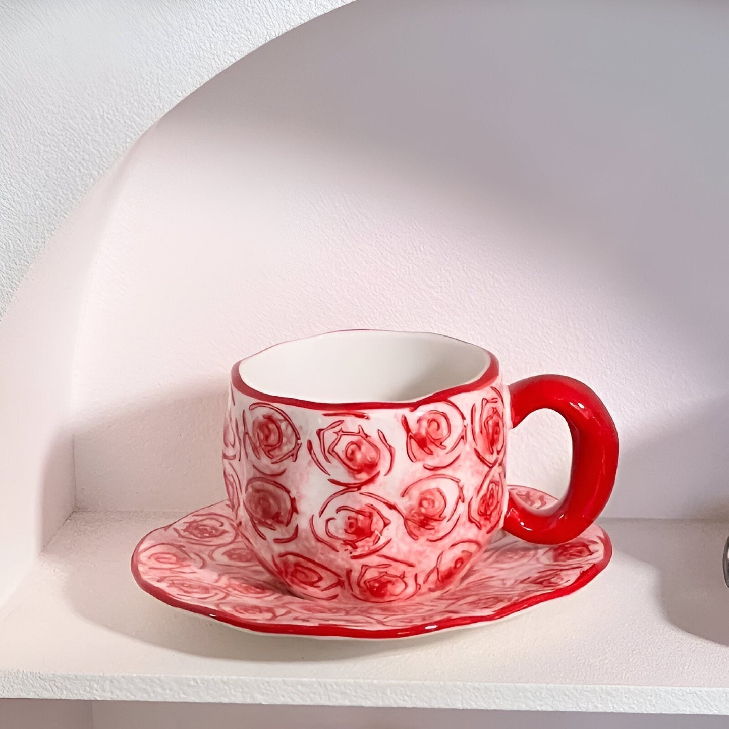 Musterhafte Keramiktasse & Untertassen-Set