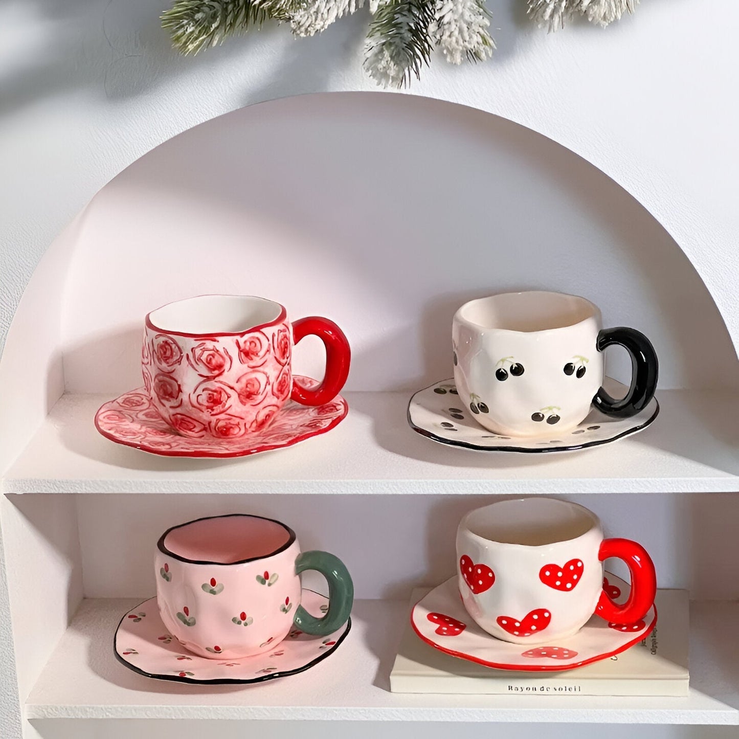 Musterhafte Keramiktasse & Untertassen-Set