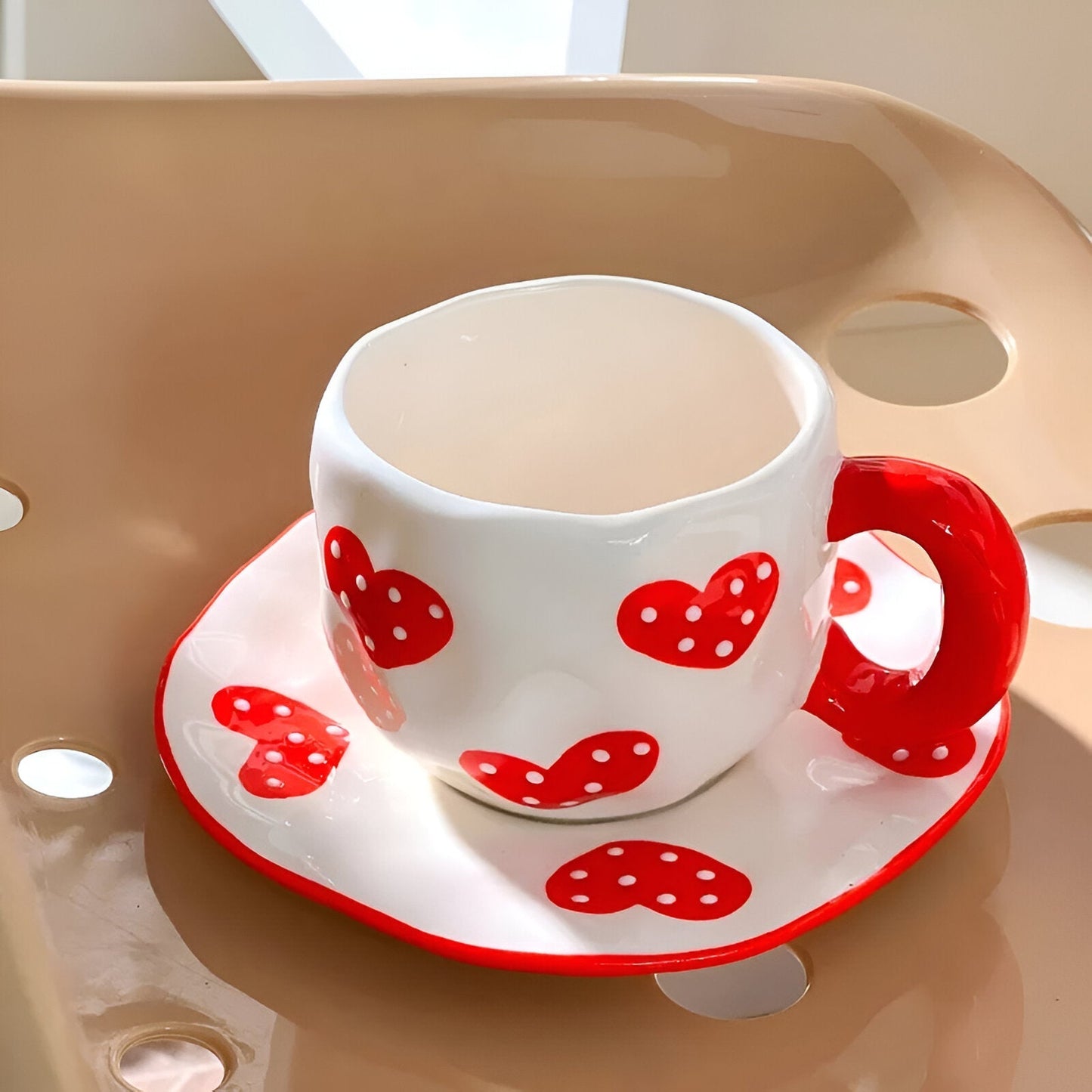 Musterhafte Keramiktasse & Untertassen-Set