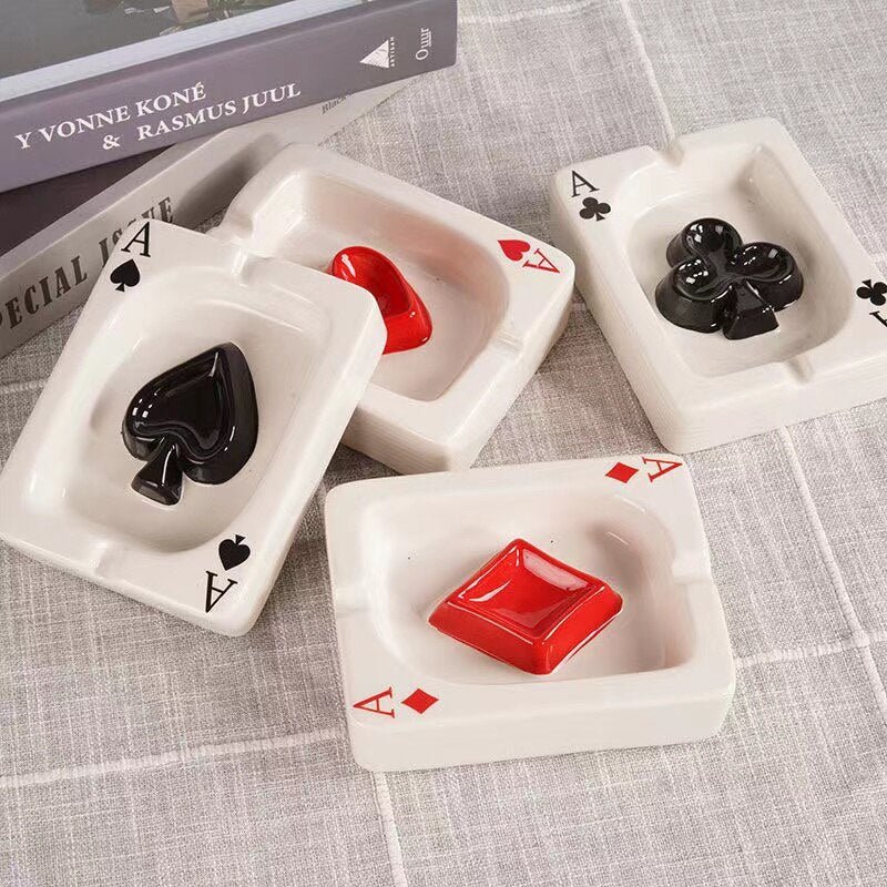 Poker Aschenbecher aus Keramik mit rotem Herz