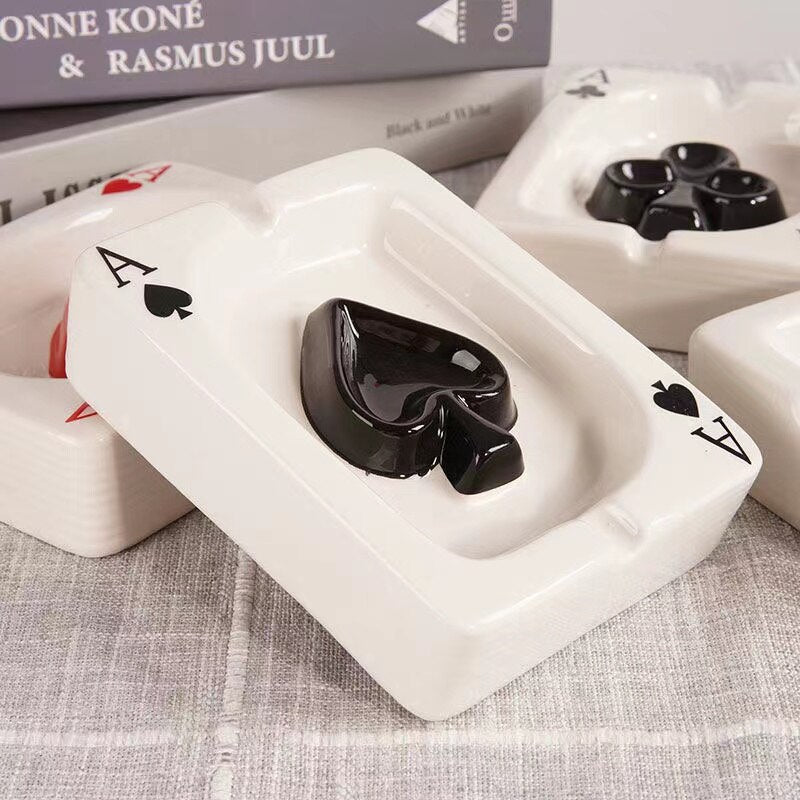 Poker Aschenbecher aus Keramik mit rotem Herz