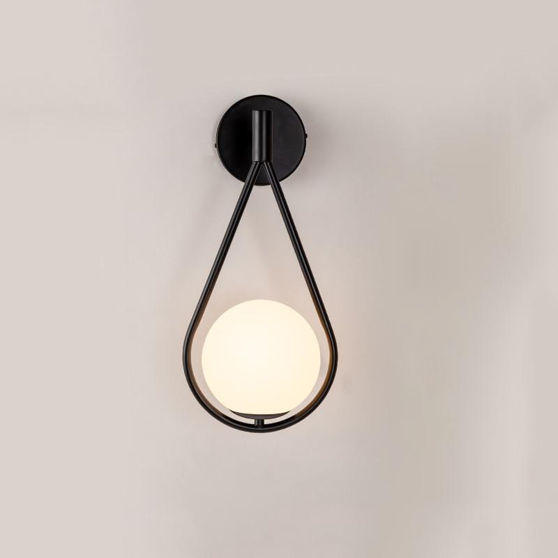 RoyaleGlow Elegante Metallrahmen Glas Ball Wandleuchte - Moderne Wohnbeleuchtung