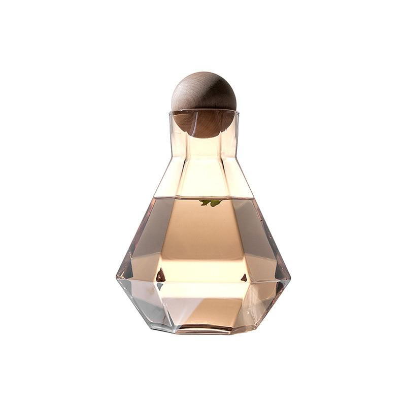 Trinkgeschirr mit Diamanten