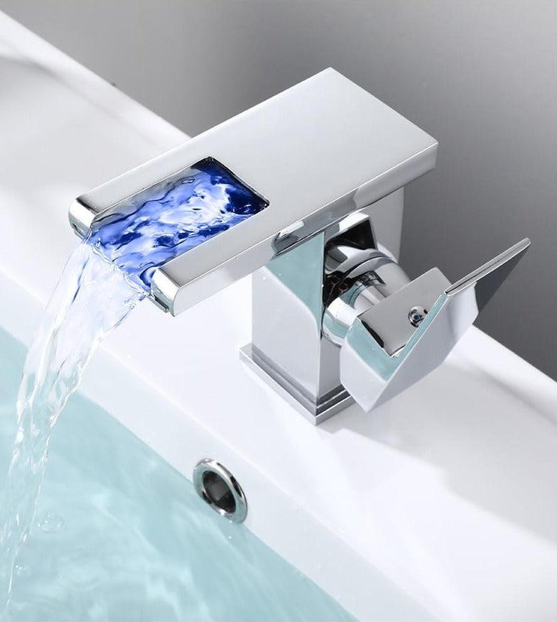 Modernes Badezimmer-Highlight – LED-Wasserhahn mit farbiger Beleuchtung