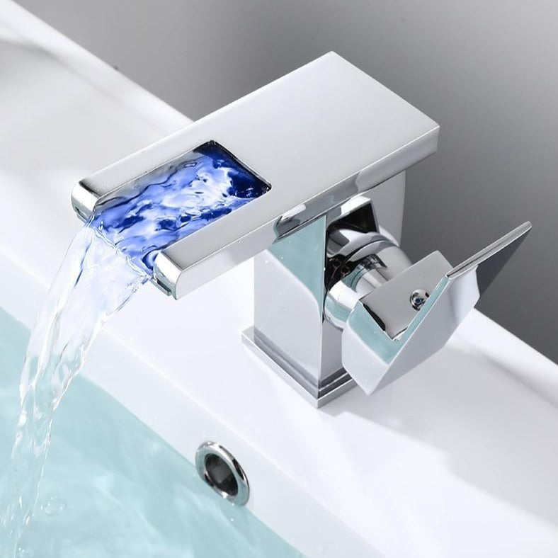 Modernes Badezimmer-Highlight – LED-Wasserhahn mit farbiger Beleuchtung