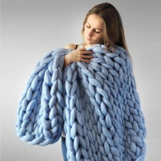 Royaleva Chunky Strickdecke – Handgefertigte Gemütlichkeit für alle Jahreszeiten