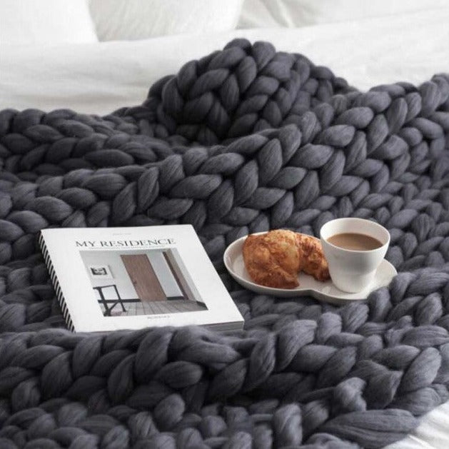 Royaleva Chunky Strickdecke – Handgefertigte Gemütlichkeit für alle Jahreszeiten