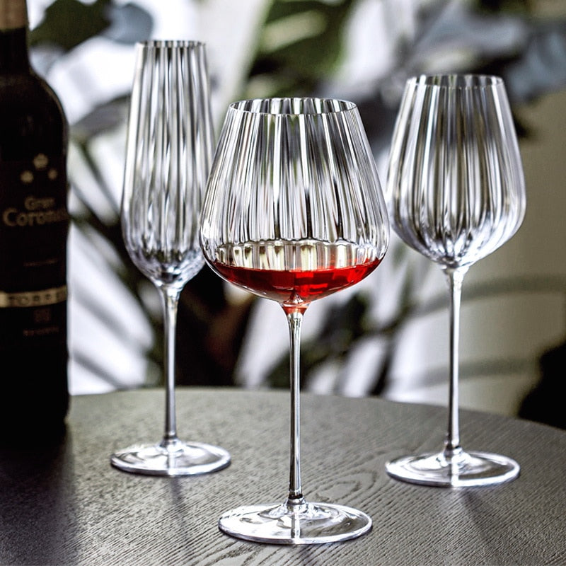 Getränkegläser – Wellenmuster aus Glas – Elegantes Design für Wein & Cocktails