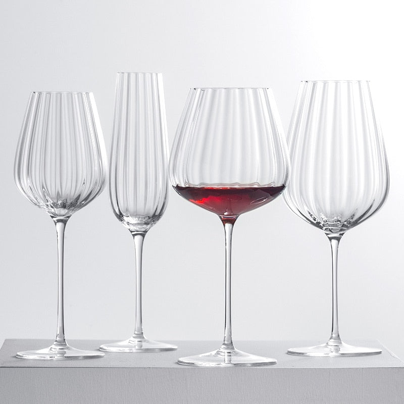 Getränkegläser – Wellenmuster aus Glas – Elegantes Design für Wein & Cocktails