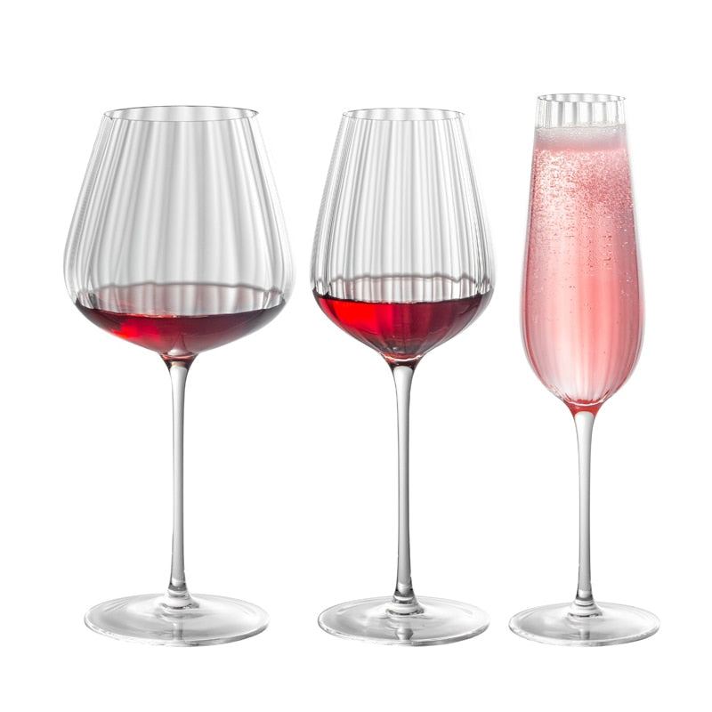 Getränkegläser – Wellenmuster aus Glas – Elegantes Design für Wein & Cocktails
