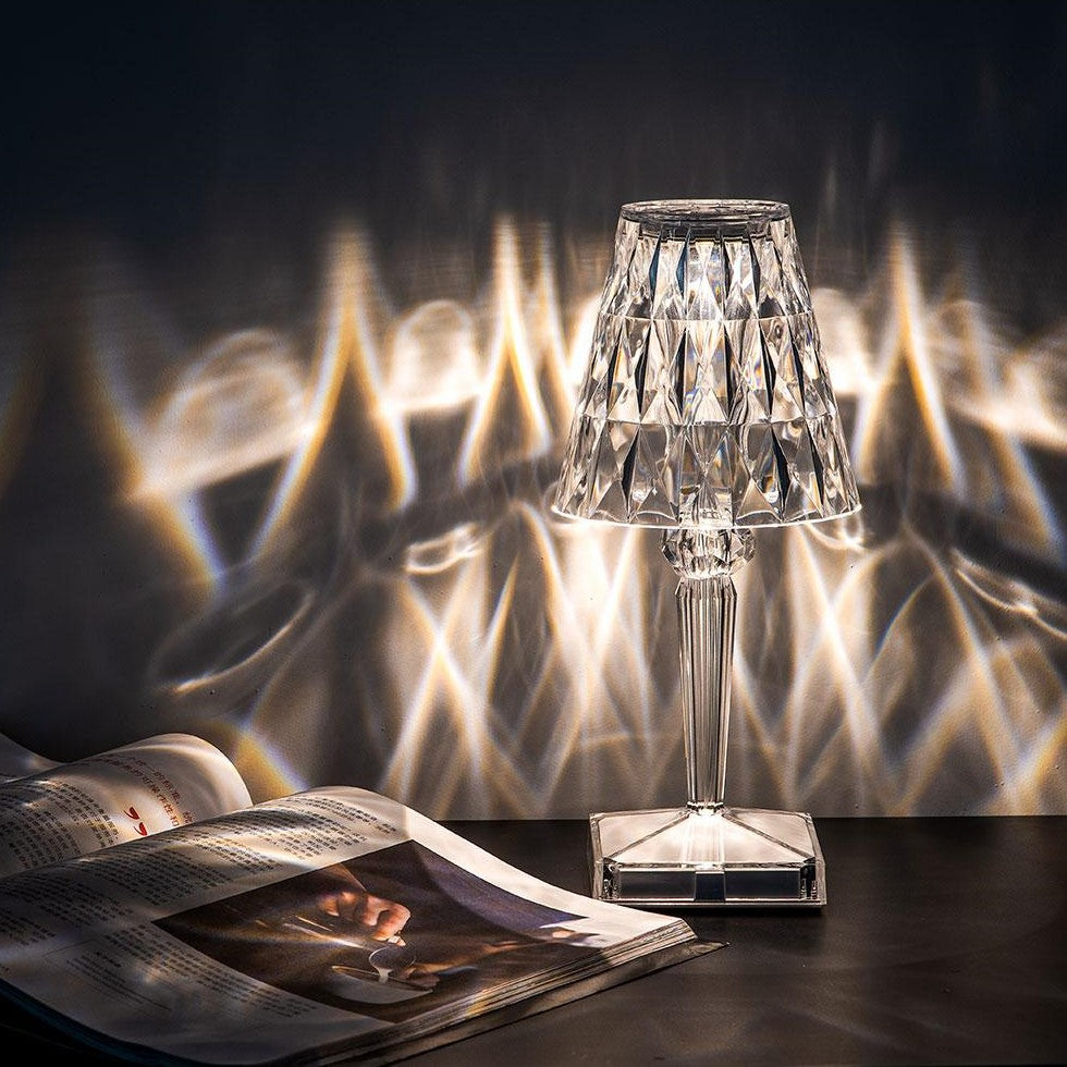 Elegante Tischlampe für moderne Innenräume | CrystalGlow