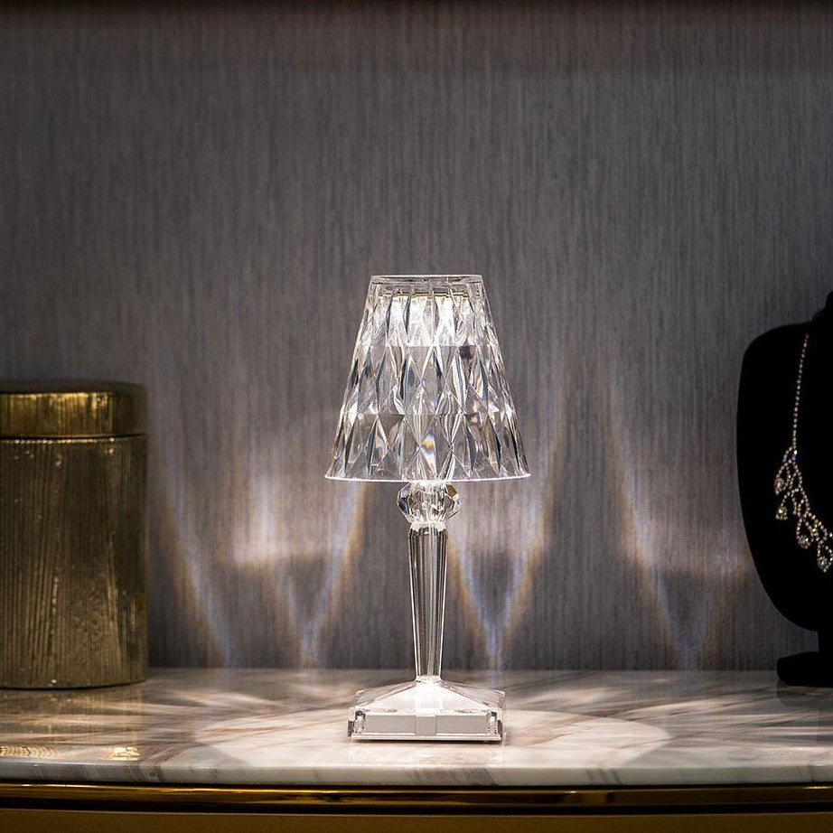Elegante Tischlampe für moderne Innenräume | CrystalGlow