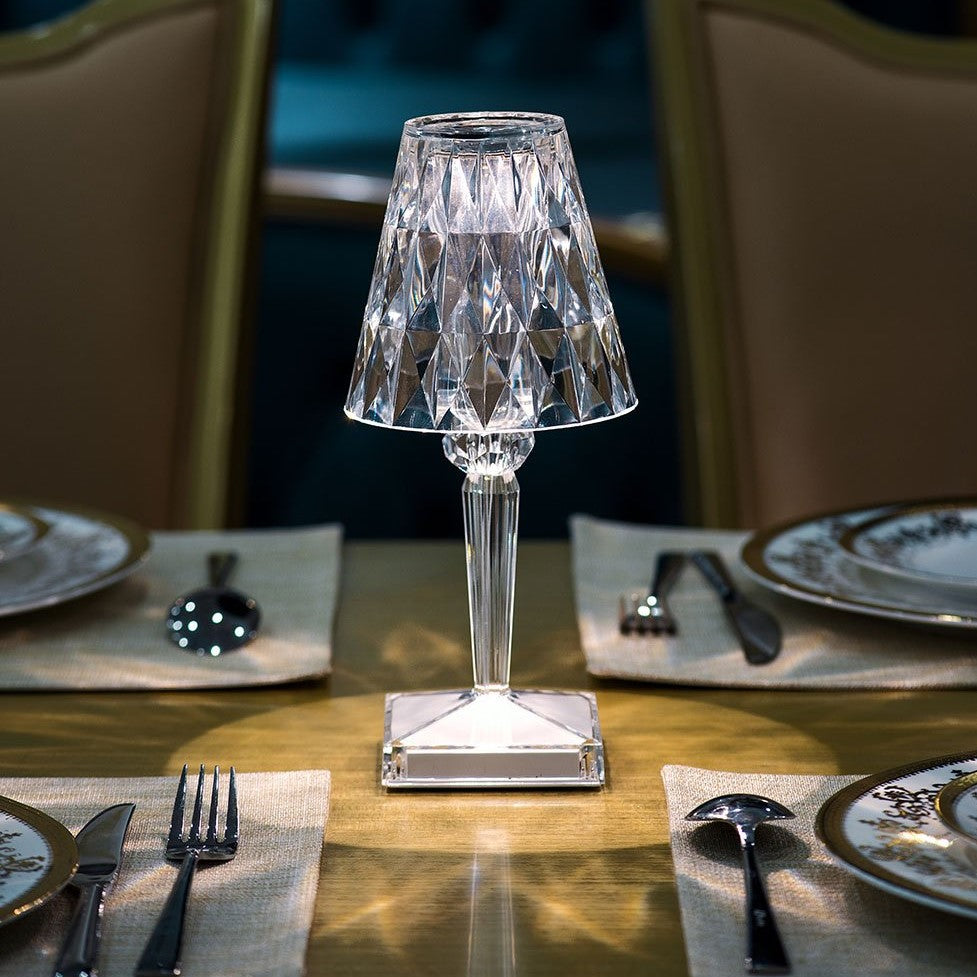 Elegante Tischlampe für moderne Innenräume | CrystalGlow