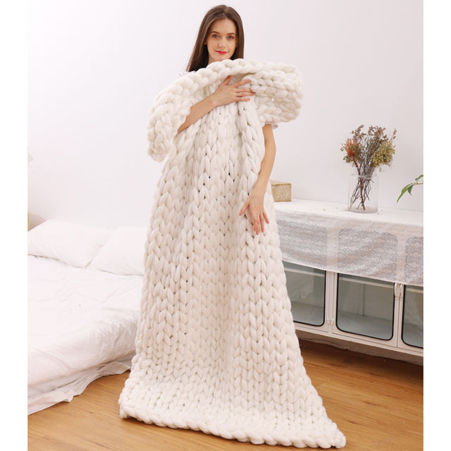 Royaleva Chunky Strickdecke – Handgefertigte Gemütlichkeit für alle Jahreszeiten
