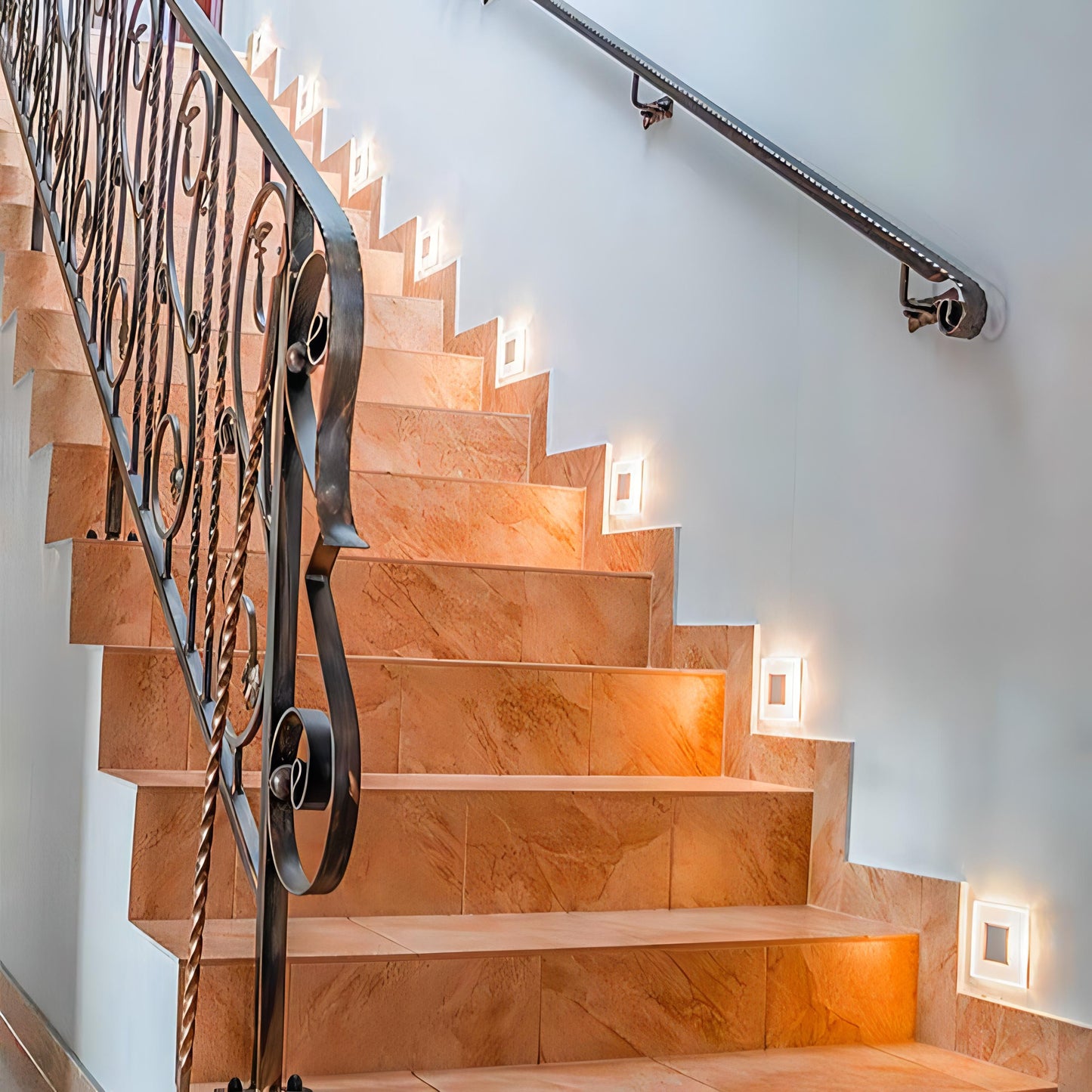 StepGlow – Wasserdichte LED Treppenbeleuchtung mit stilvollem quadratischen Design