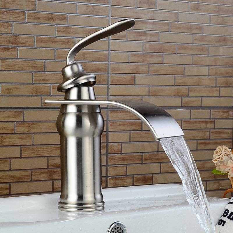 Garduru Vintage Wasserfallarmatur | Badezimmer-Wasserhahn im klassischen Design | Hochwertige Verarbeitung | Stilsichere Eleganz