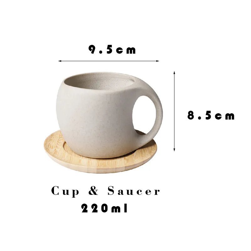 Kaffeetasse und Untertasse im Retro-Stil aus Keramik-Steinzeug