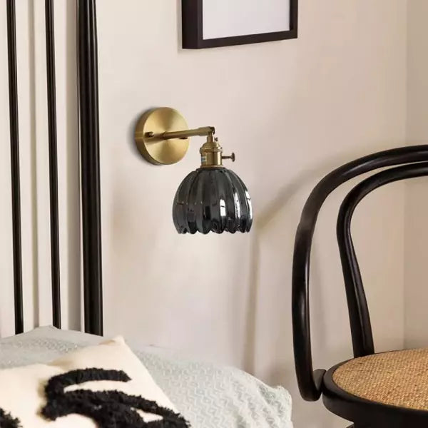 PetalShine - Retro Wandlampe in Blumenform