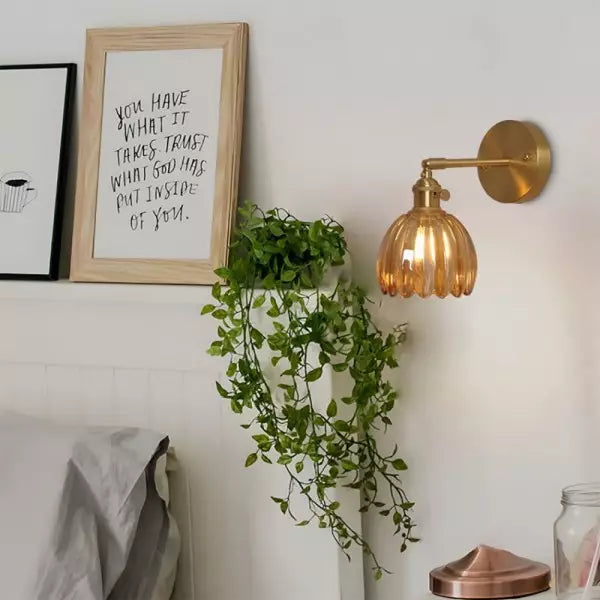 PetalShine - Retro Wandlampe in Blumenform