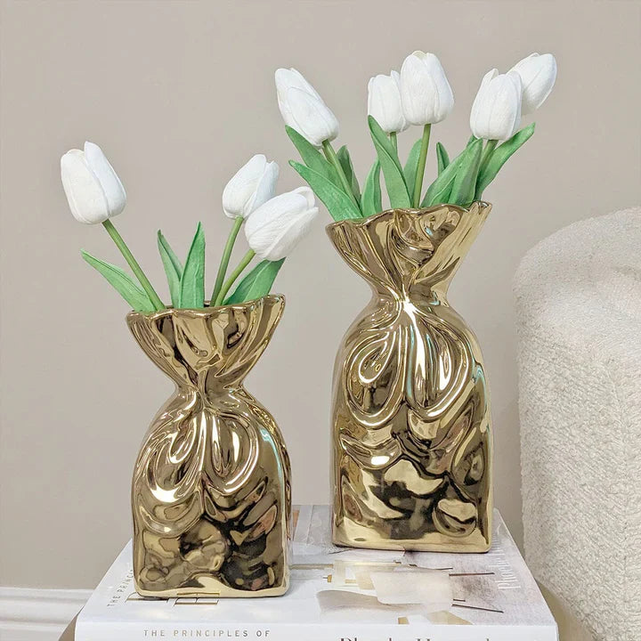 Garduru - Wunderschöne goldene Vase