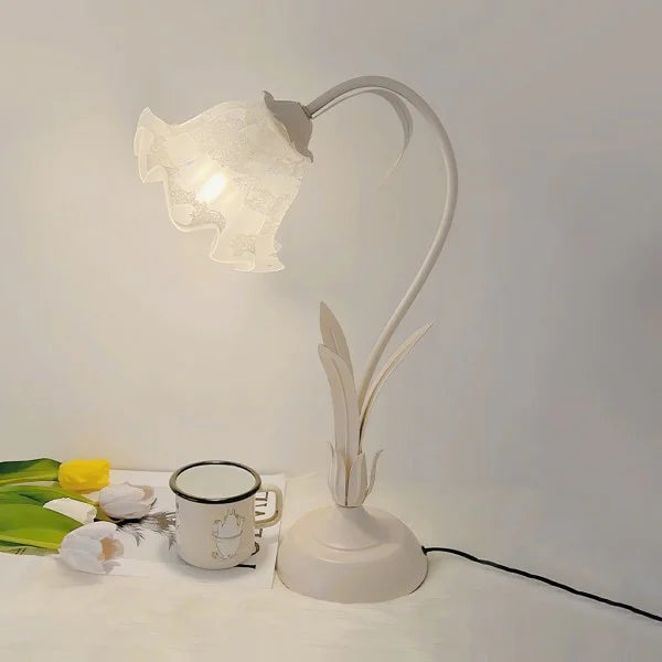 Garduru Adjustable Flower Tischlampe – Elegantes Design mit funktionaler Flexibilität