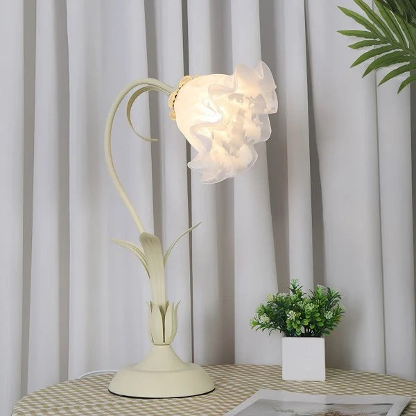 Garduru Adjustable Flower Tischlampe – Elegantes Design mit funktionaler Flexibilität
