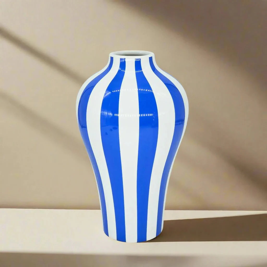 Lebhafte blaue geometrische Keramikvase