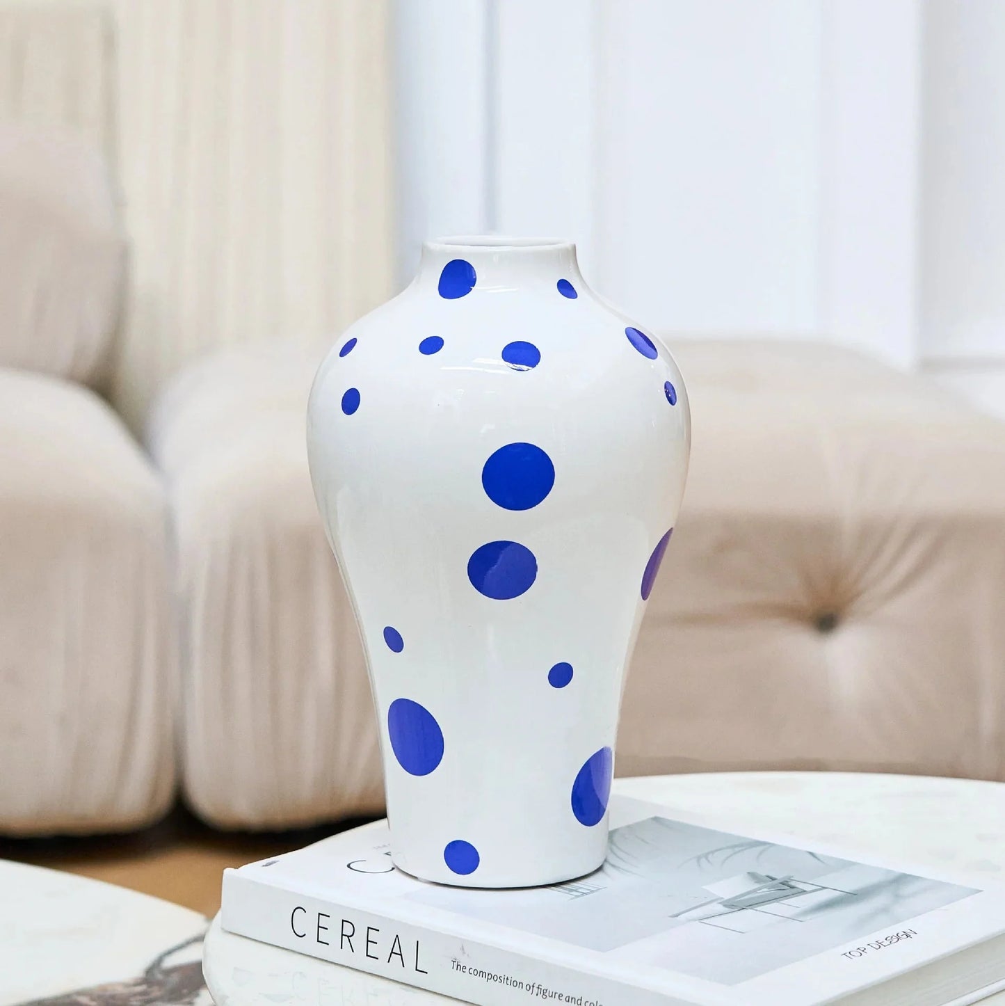 Lebhafte blaue geometrische Keramikvase