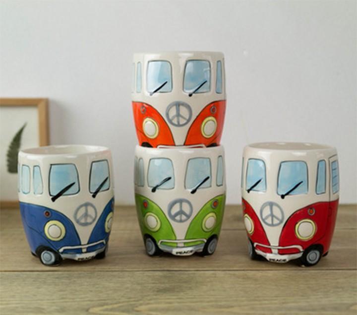GroovyVibes – Retro Hippie Bus Kaffeetasse aus nachhaltiger Keramik