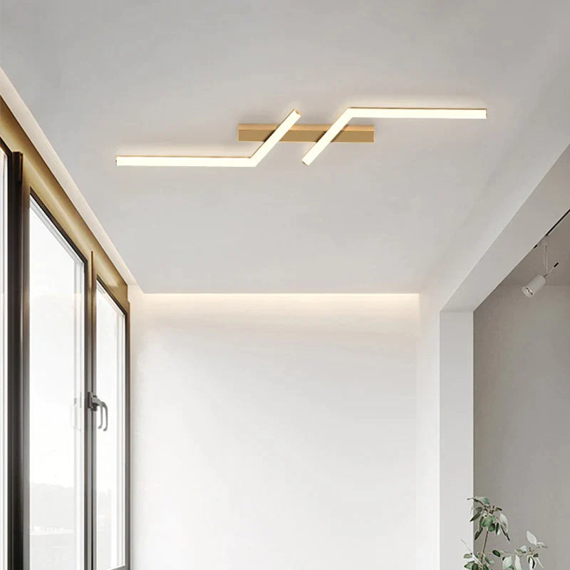SleekGlow - Deckenleuchte mit LED-Linie