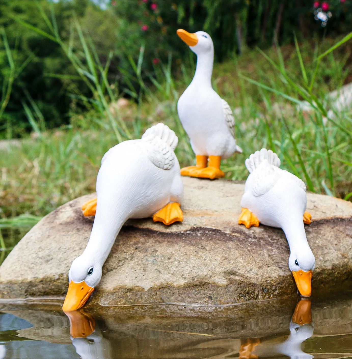 Verspielte Outdoor-Entenfiguren