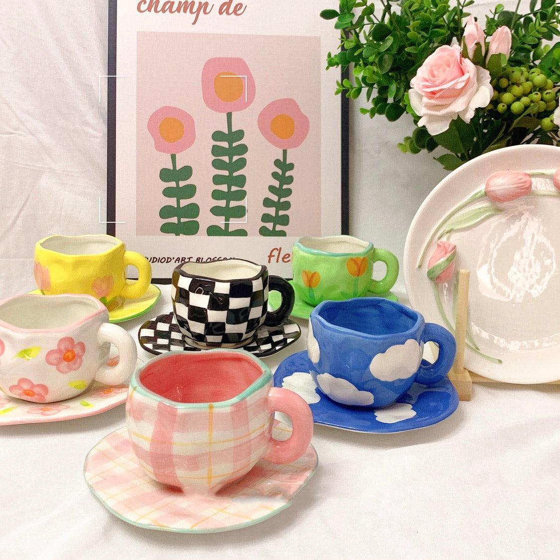 Garduru Karierte Unregelmäßige Kaffeetasse Und Untertasse In Rosa Grün Oder Schwarz Erhältlich