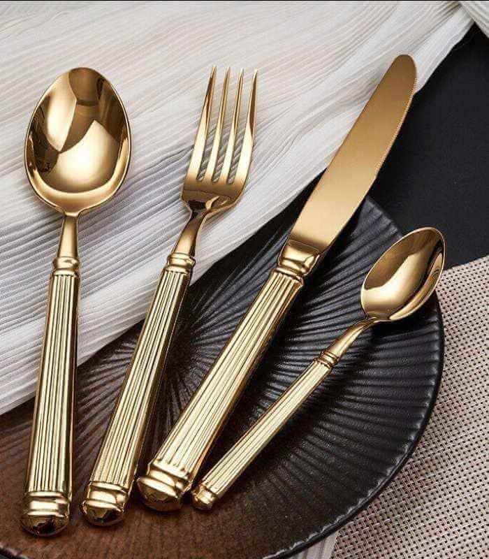 Set von 16 Stück Aristocrat Besteckset 304 Edelstahl Gold