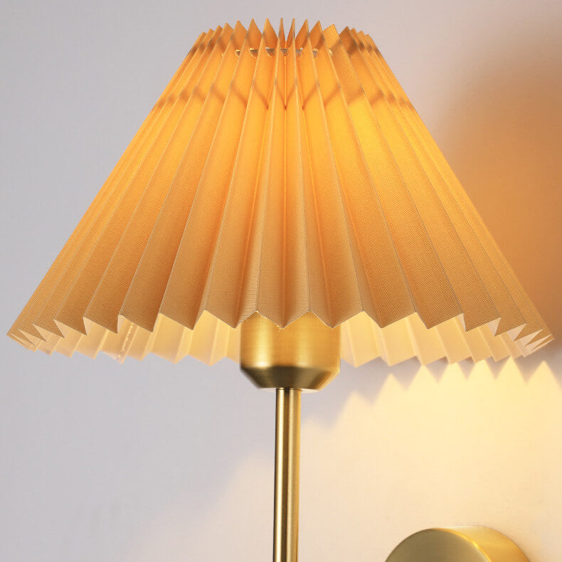 Garduru Vintage Wandlampe | Plissee-Stoffschirm | Eleganter Arm | Klassische Beleuchtung