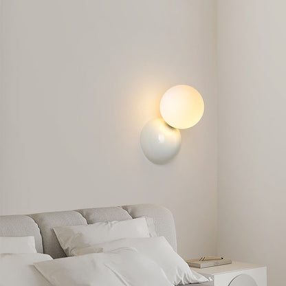 Moderne LED-Innenwandleuchte Nova aus schwarzem/weißem Metall für das Wohnzimmer