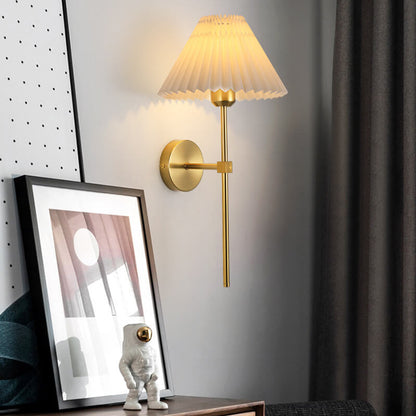 Garduru Vintage Wandlampe | Plissee-Stoffschirm | Eleganter Arm | Klassische Beleuchtung