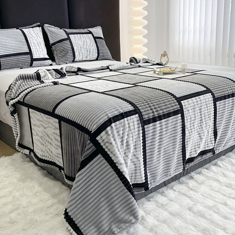 Garduru - Moderne, weiche samtartige Decke mit eleganten Streifen