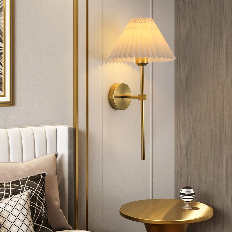 Garduru Vintage Wandlampe | Plissee-Stoffschirm | Eleganter Arm | Klassische Beleuchtung