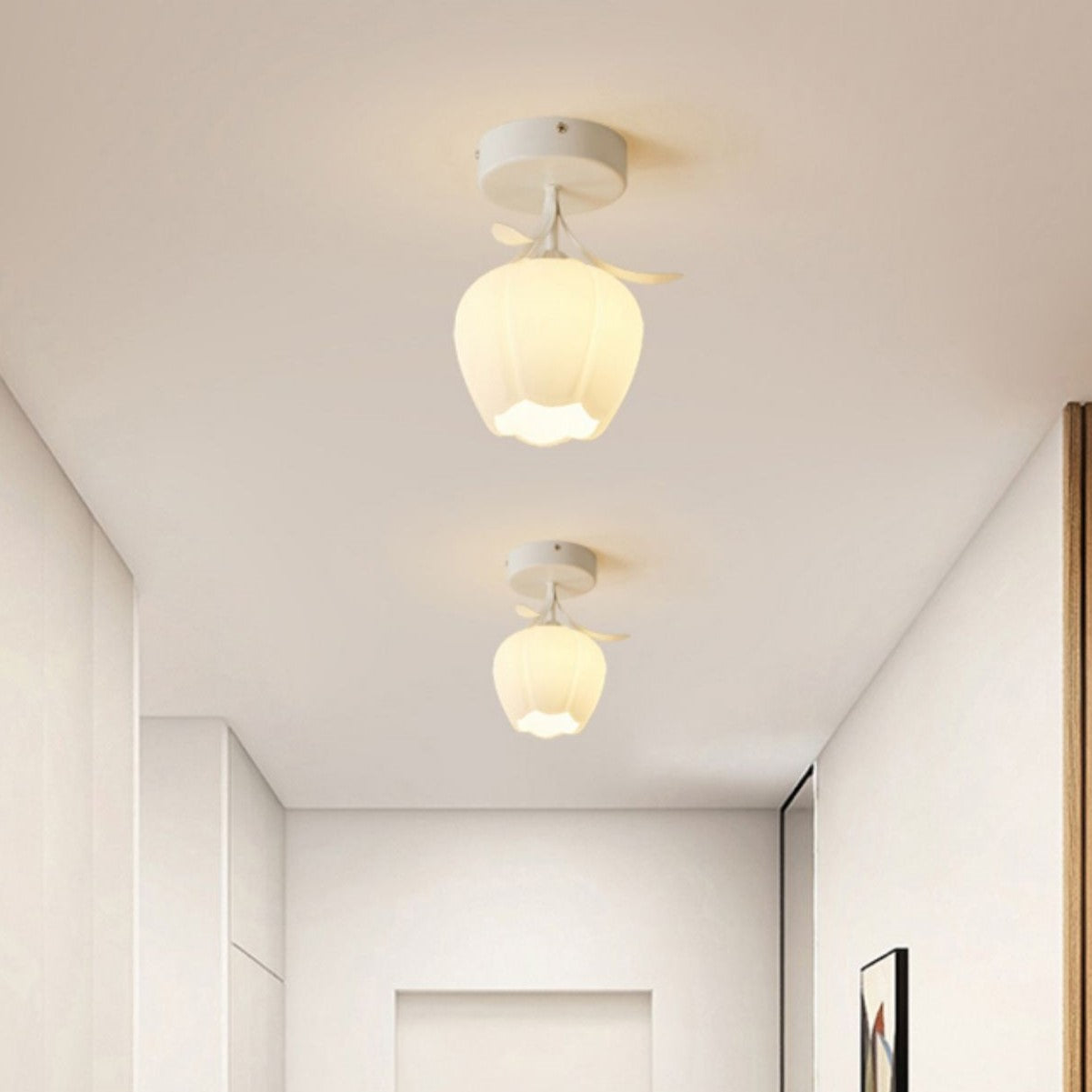 Deckenleuchte mit floralem Glas-Schirm-Design