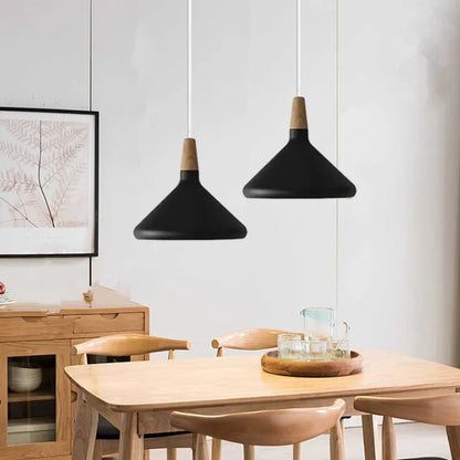 Aufhängung Französisches Macaron Conique - Lampe aus Aluminium und Holz im modernen und spielerischen Design